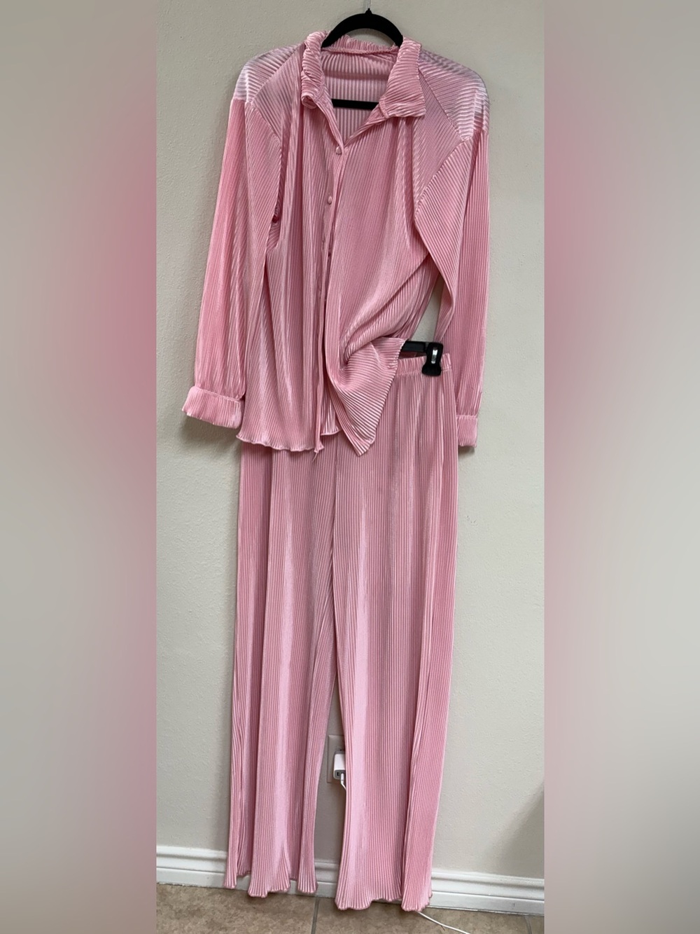 🩷Pink Ribbed Two-Piece Set🩷 - Picture 2 of 4